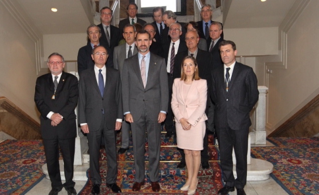 S.A.R. el Príncipe de Asturias con los arquitectos españoles de trayectoria internacional y autoridades